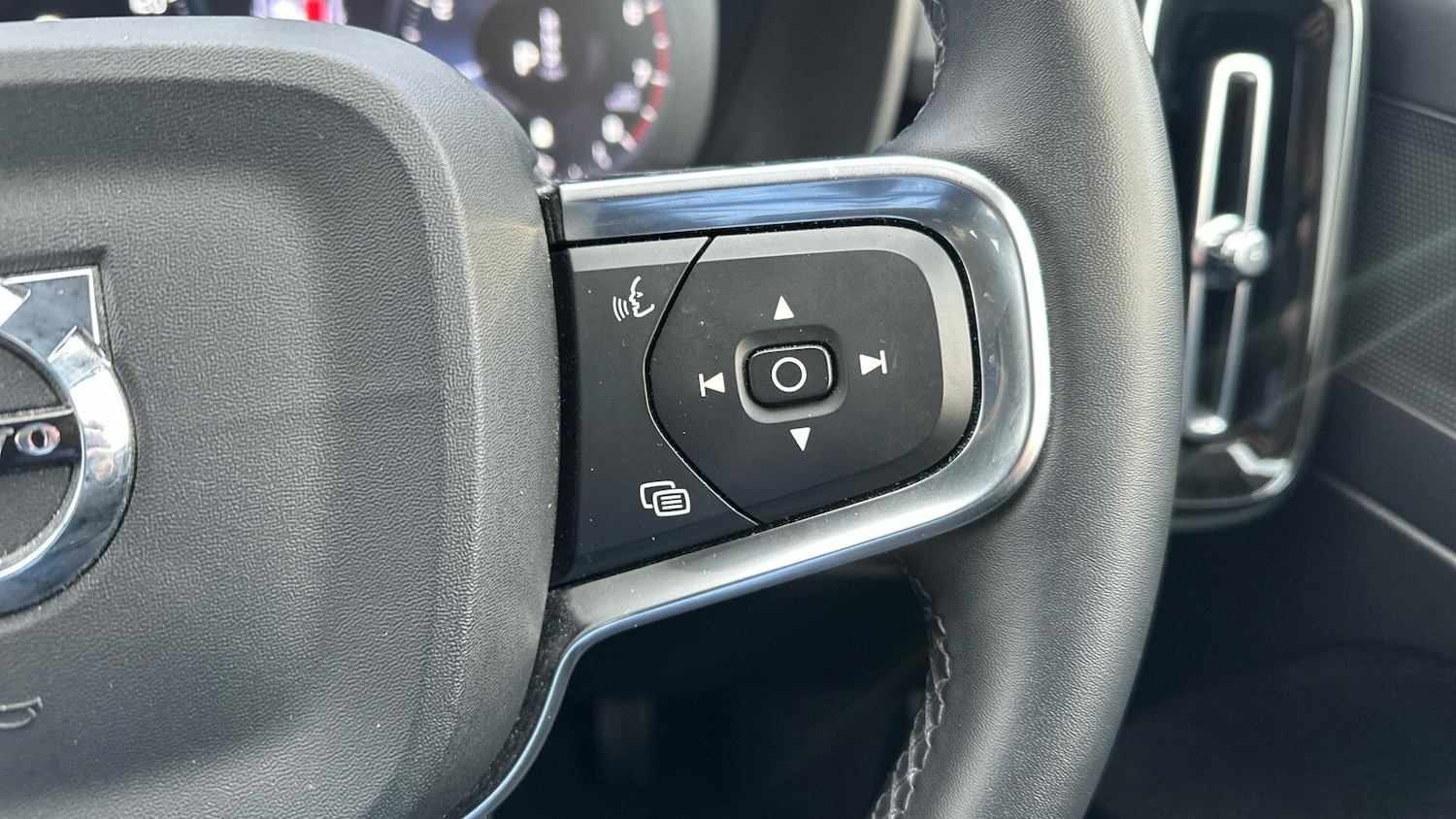 Used Volvo XC40 2021 for sale - 76701477: Photo 37