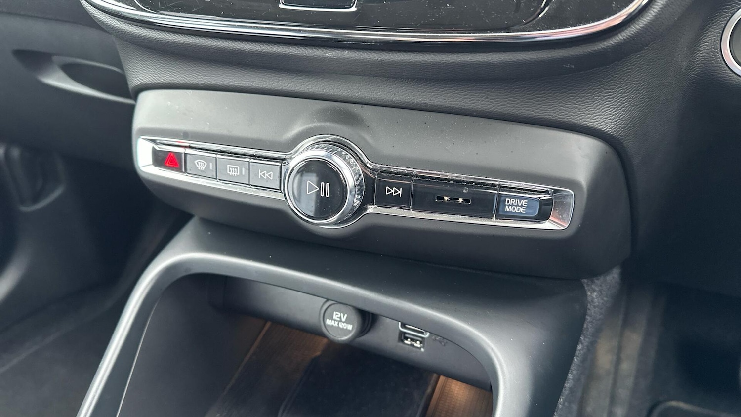 Used Volvo XC40 2021 for sale - 76701477: Photo 43