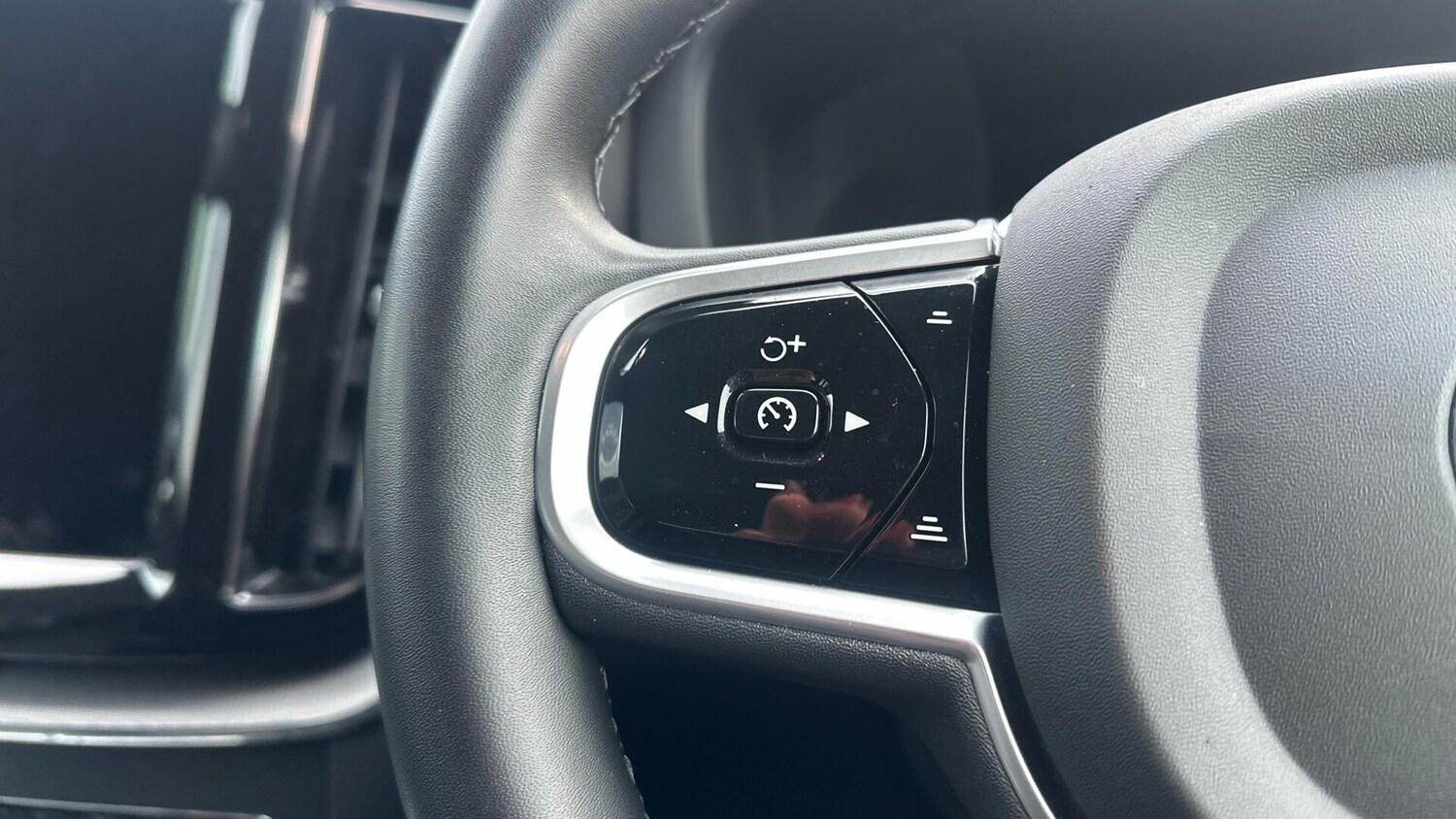 Used Volvo XC60 2022 for sale - 76633286: Photo 32