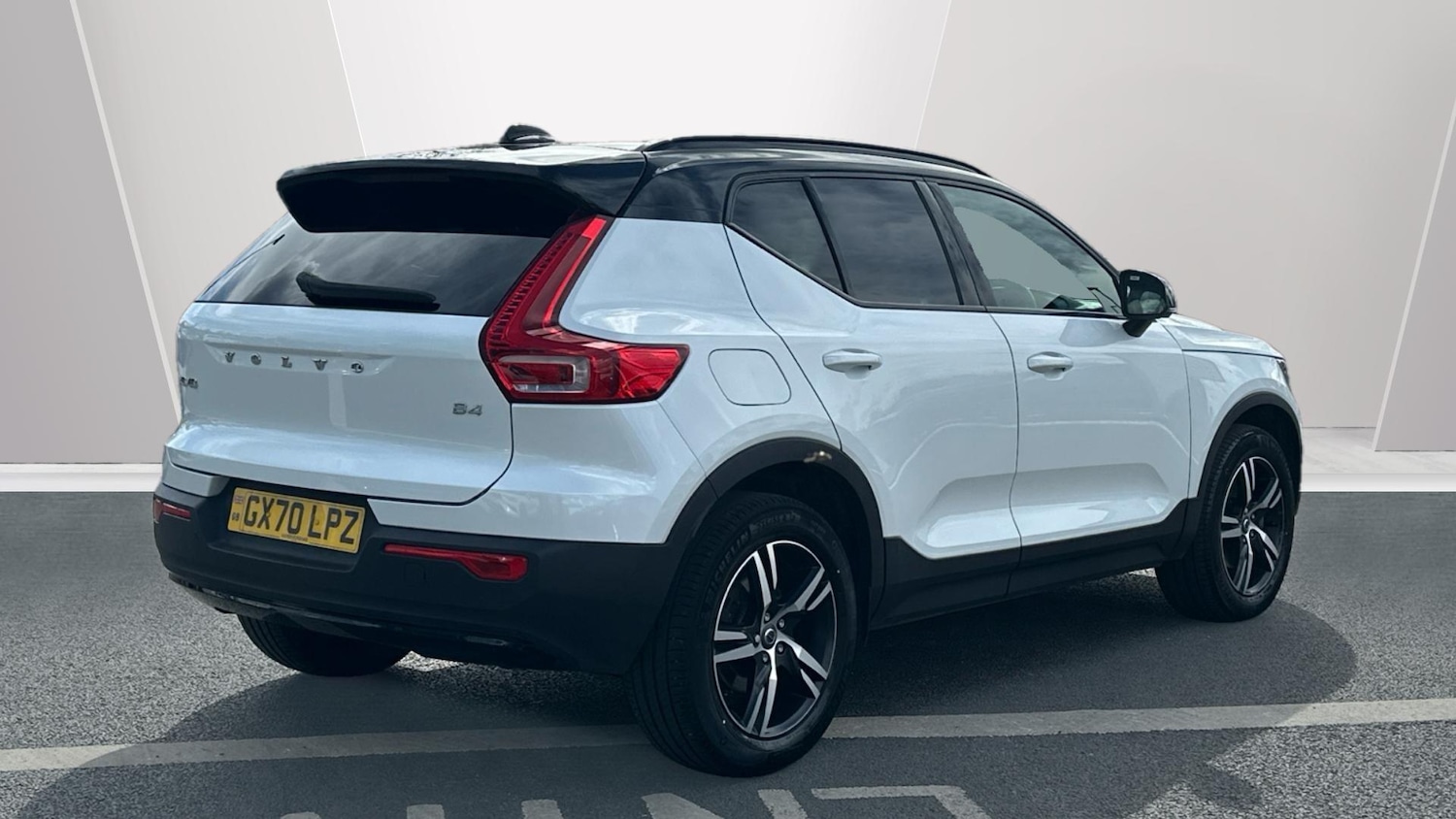 Used Volvo XC40 2020 for sale - 76634233: Photo 2