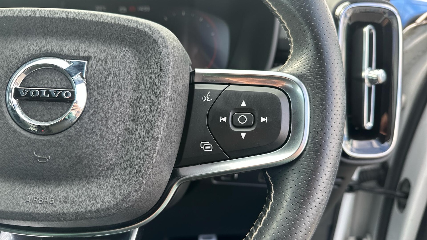 Used Volvo XC40 2020 for sale - 76634233: Photo 31