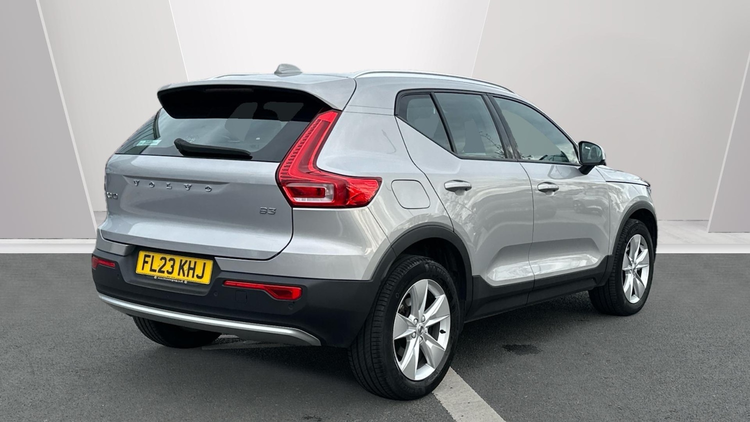 Used Volvo XC40 2023 for sale - 76337655: Photo 2