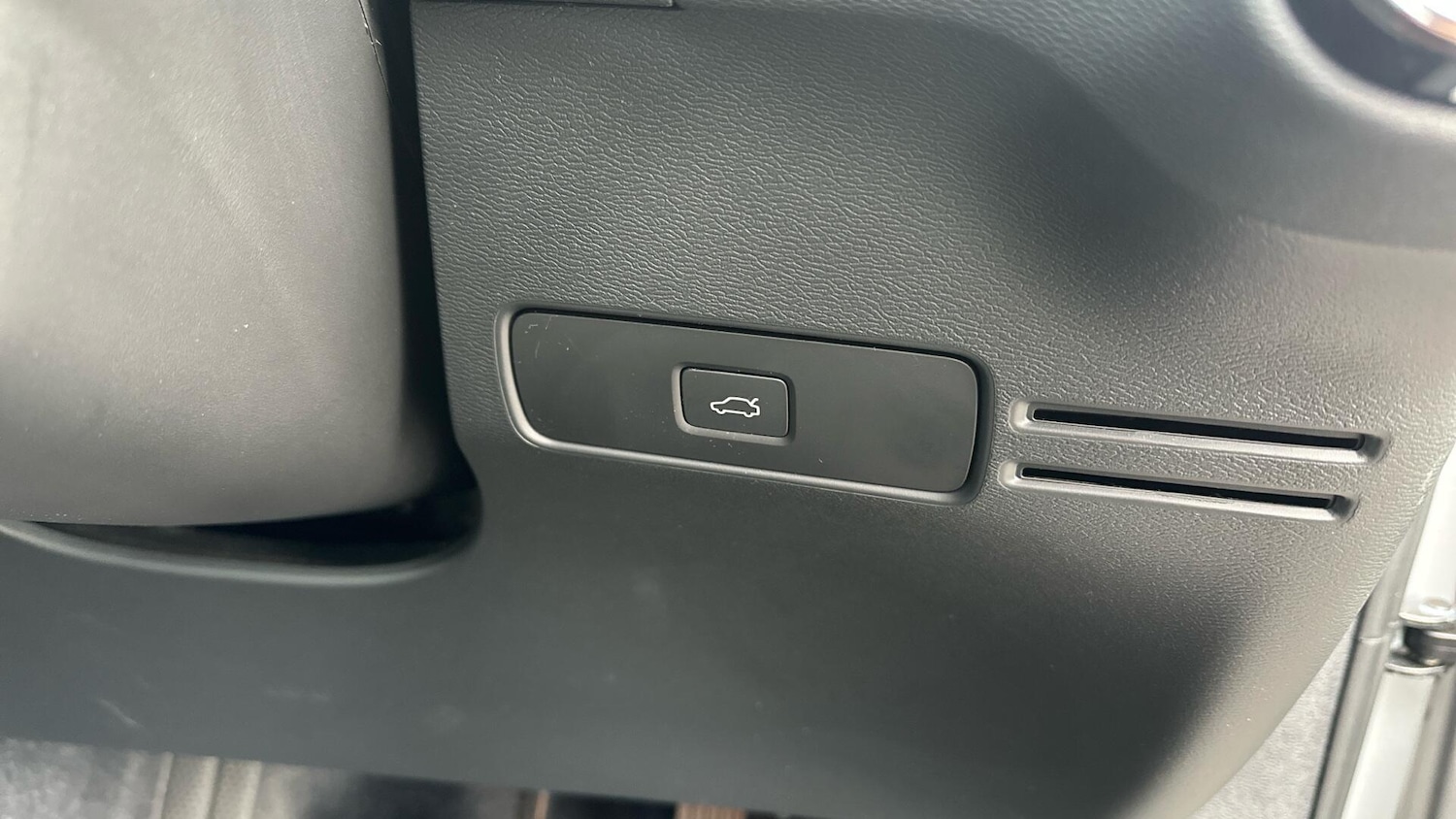 Used Volvo XC40 2023 for sale - 76337655: Photo 30