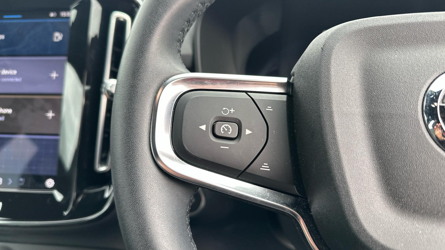 Used Volvo XC40 2023 for sale - 76337655: Photo 32