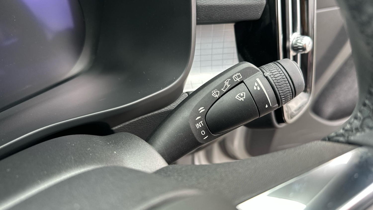 Used Volvo XC40 2023 for sale - 76337655: Photo 33