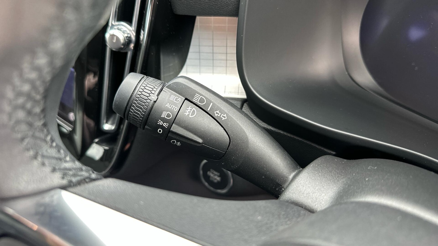 Used Volvo XC40 2023 for sale - 76337655: Photo 34