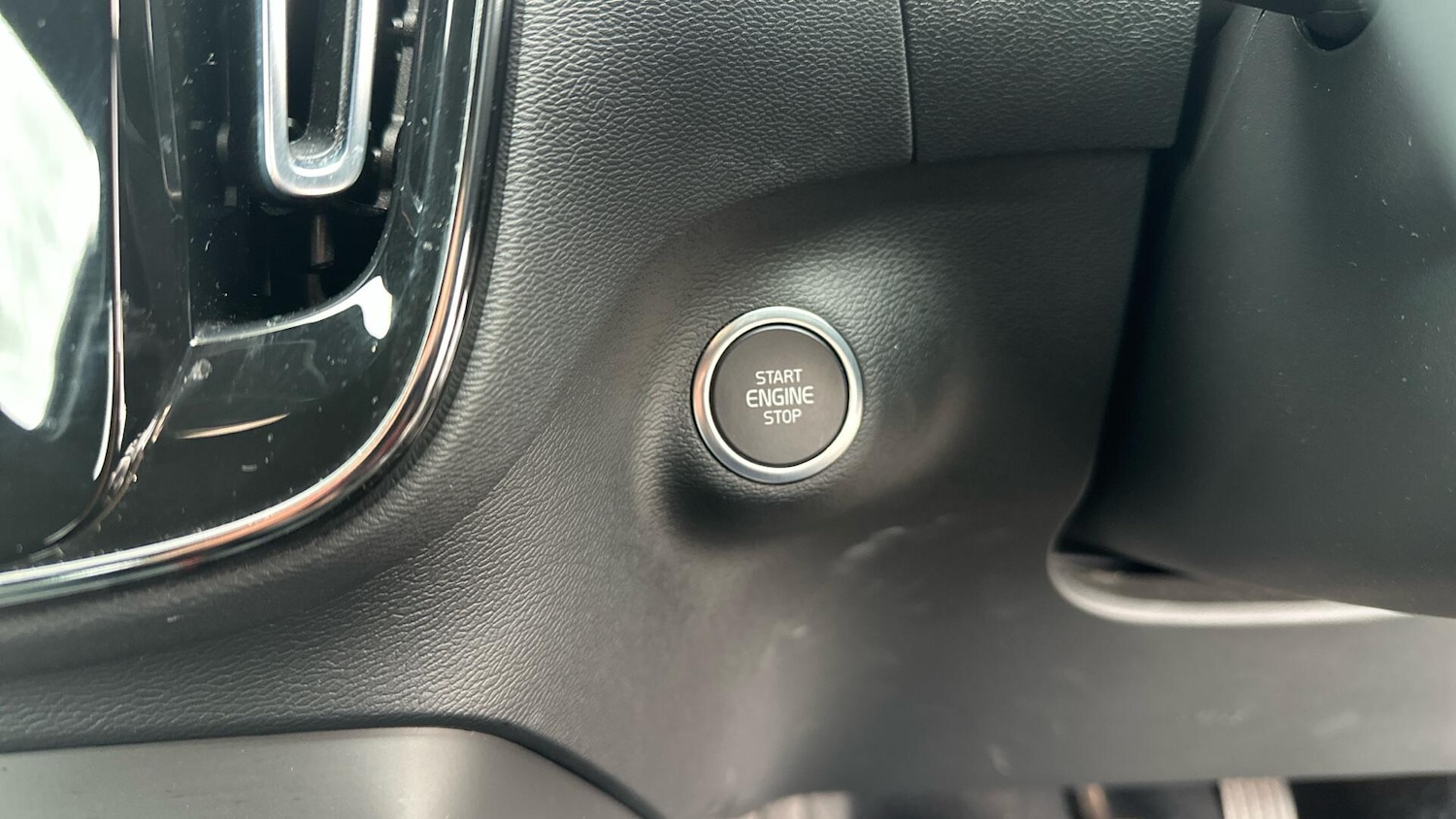 Used Volvo XC40 2023 for sale - 76337655: Photo 37