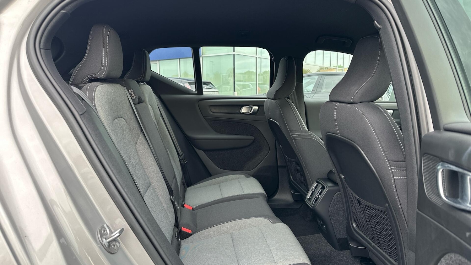 Used Volvo XC40 2023 for sale - 76337655: Photo 6