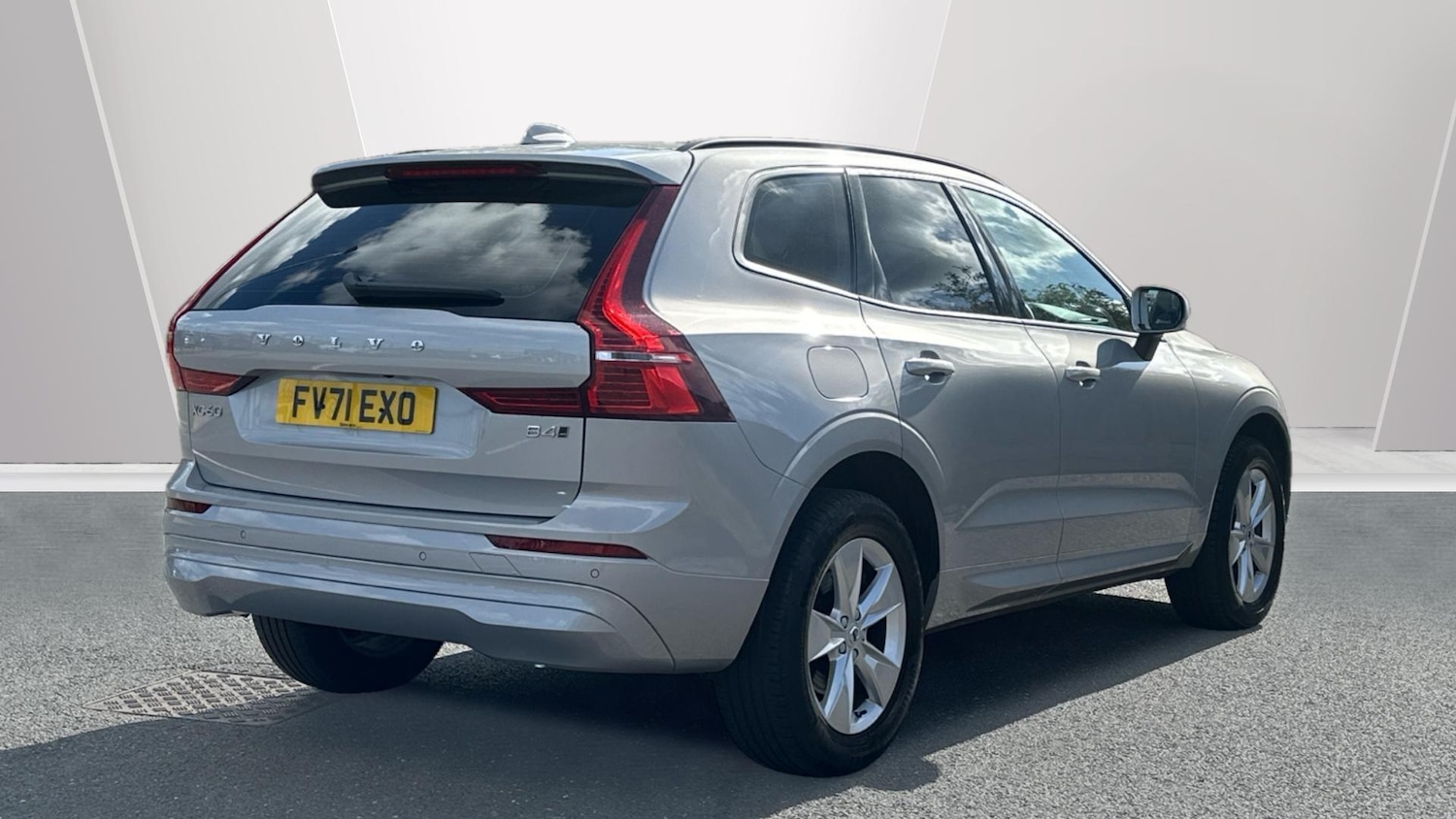 Used Volvo XC60 2021 for sale - 76336933: Photo 2