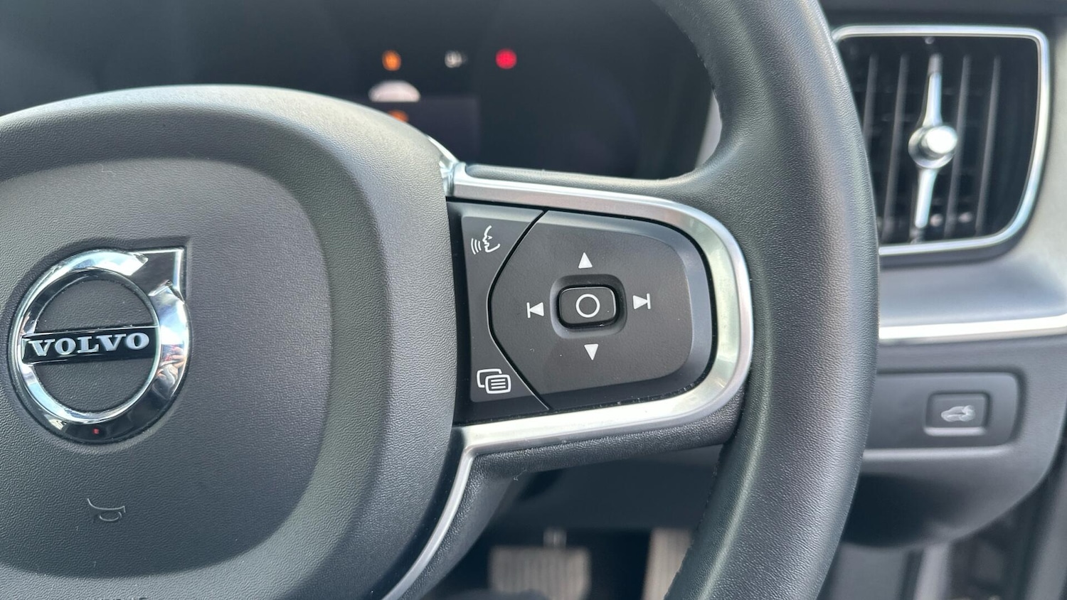 Used Volvo XC60 2021 for sale - 76336933: Photo 31