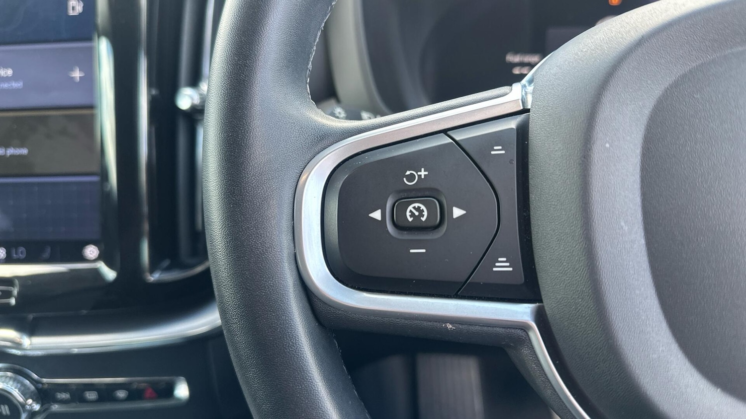 Used Volvo XC60 2021 for sale - 76336933: Photo 32