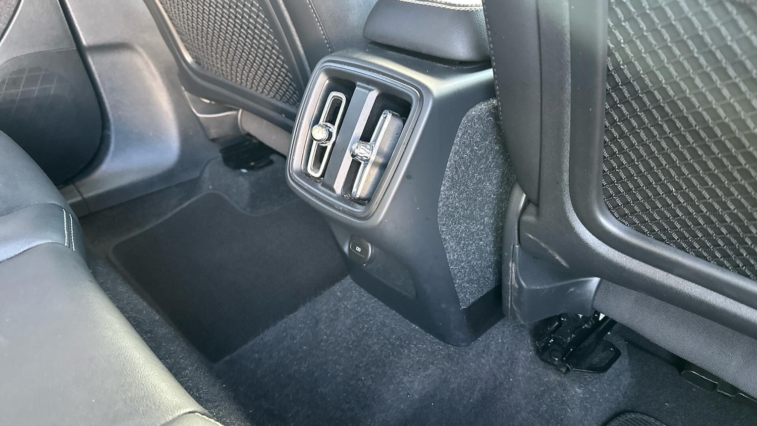 Used Volvo XC40 2022 for sale - 76432349: Photo 25