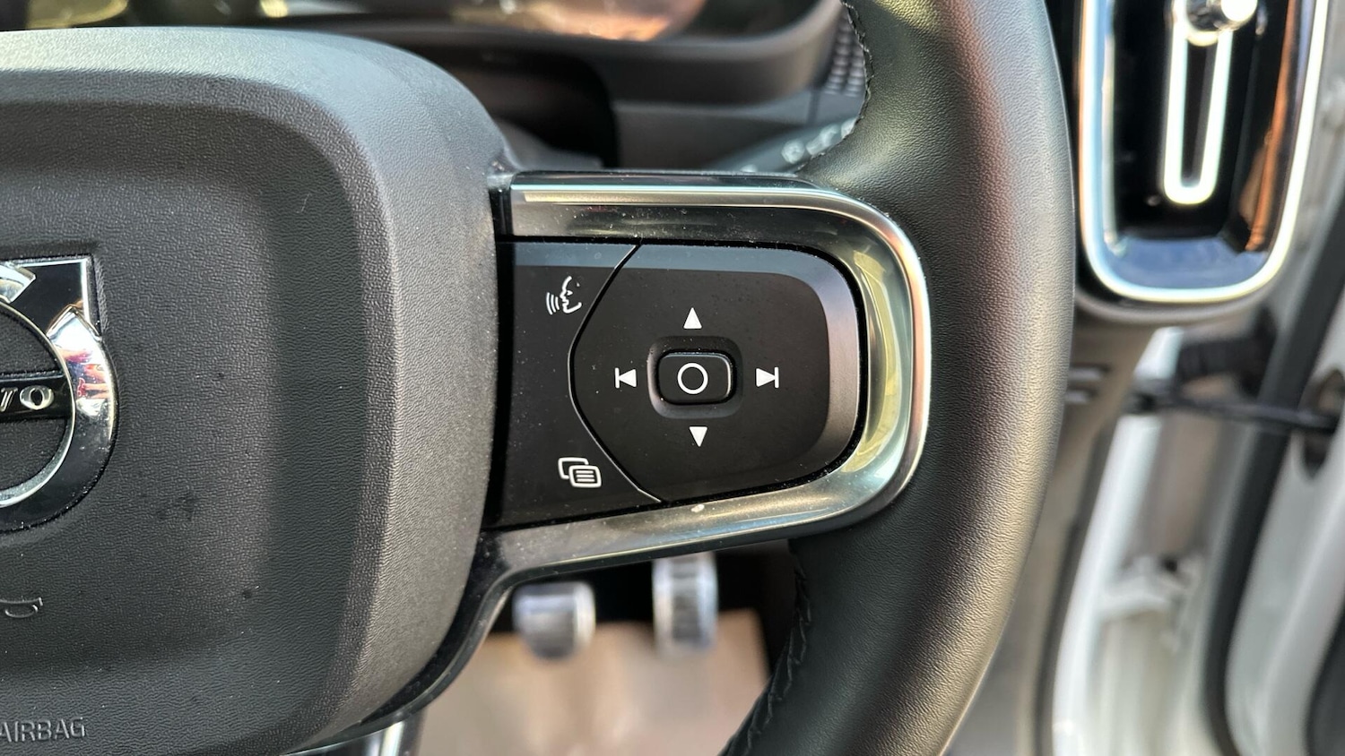 Used Volvo XC40 2022 for sale - 76432349: Photo 31