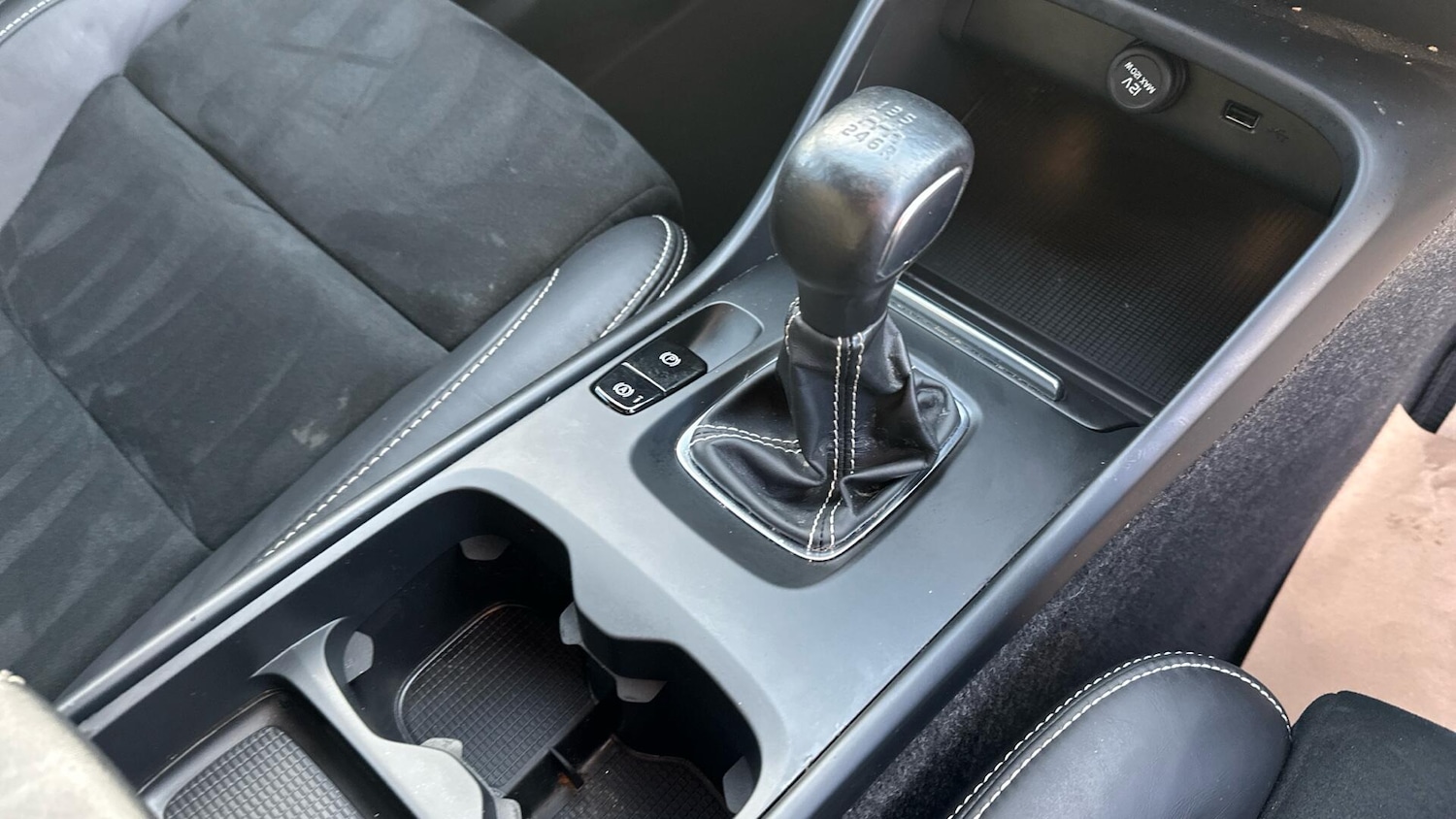 Used Volvo XC40 2022 for sale - 76432349: Photo 36