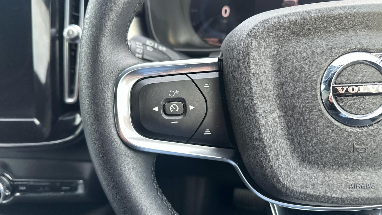 Used Volvo XC40 2022 for sale - 76701134: Photo 35