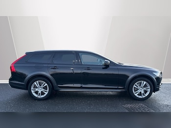 Used Volvo V90 Cross Country 2018 for sale - 77029852: Photo