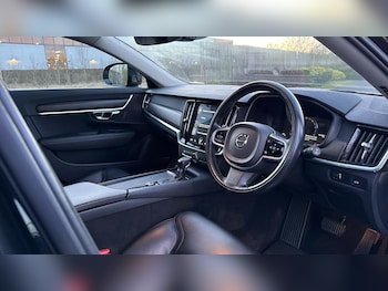 Used Volvo V90 Cross Country 2018 for sale - 77029852: Photo