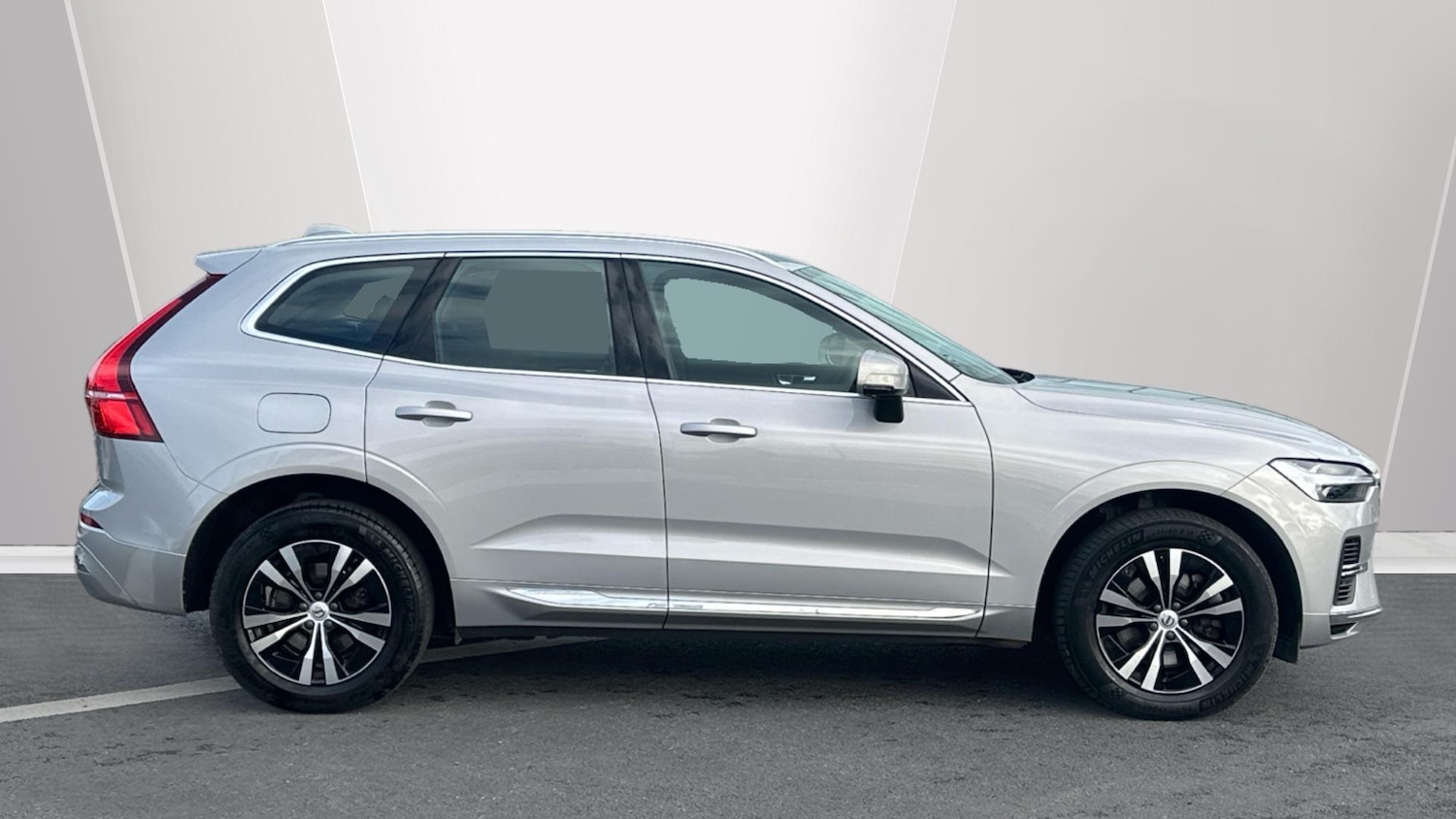 Used Volvo XC60 2021 for sale - 77108930: Photo 3