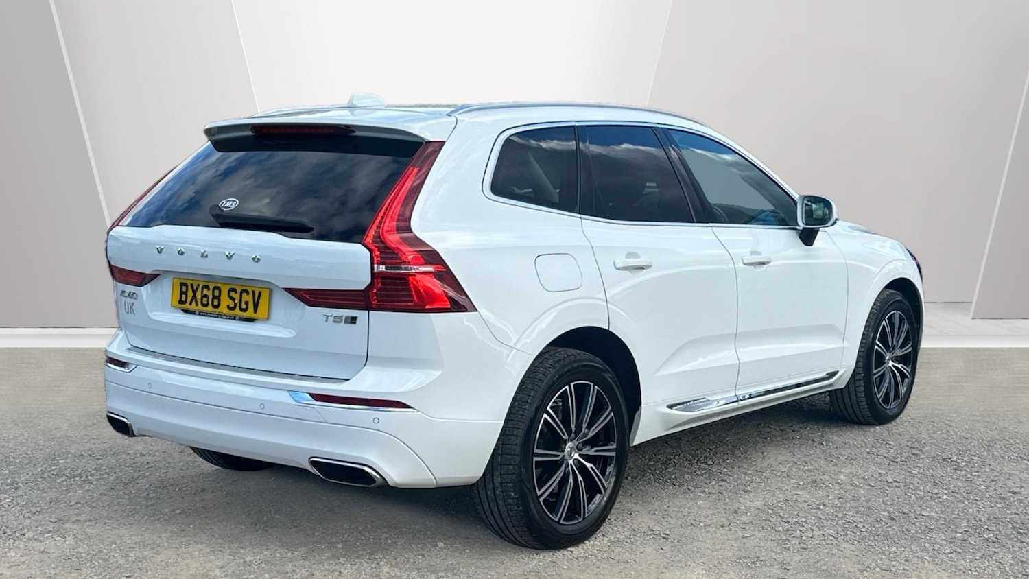 Used Volvo XC60 2018 for sale - 76336813: Photo 2