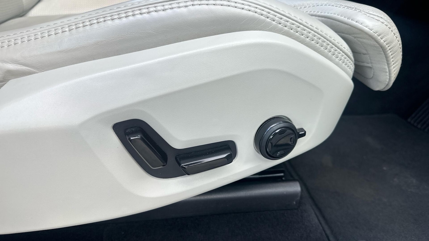 Used Volvo XC60 2018 for sale - 76336813: Photo 29