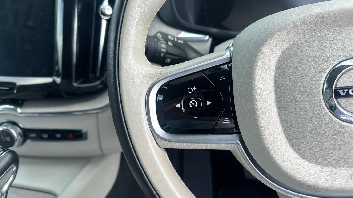 Used Volvo XC60 2018 for sale - 76336813: Photo 32