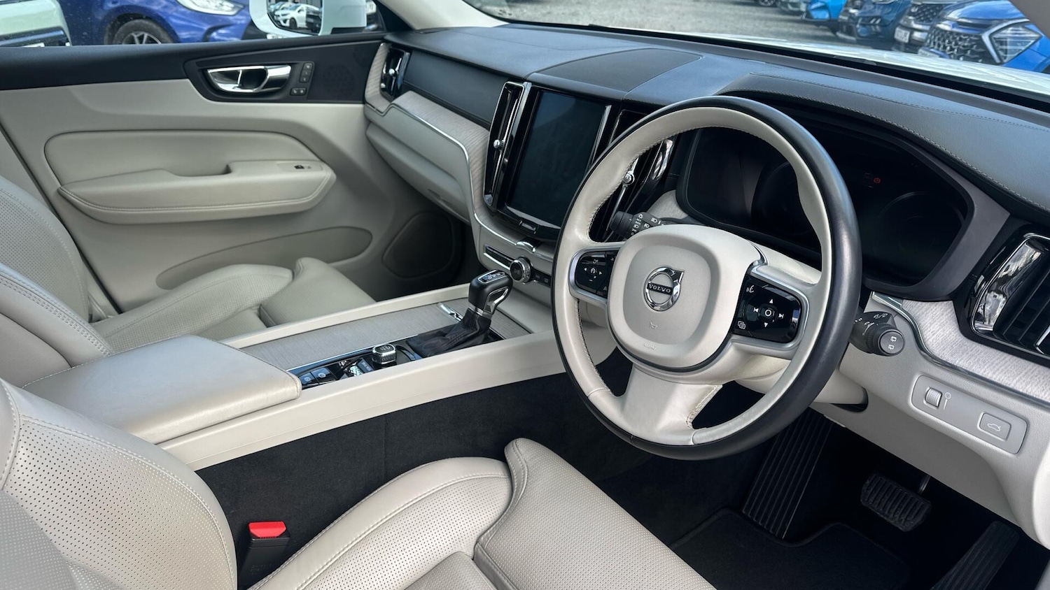 Used Volvo XC60 2018 for sale - 76336813: Photo 4