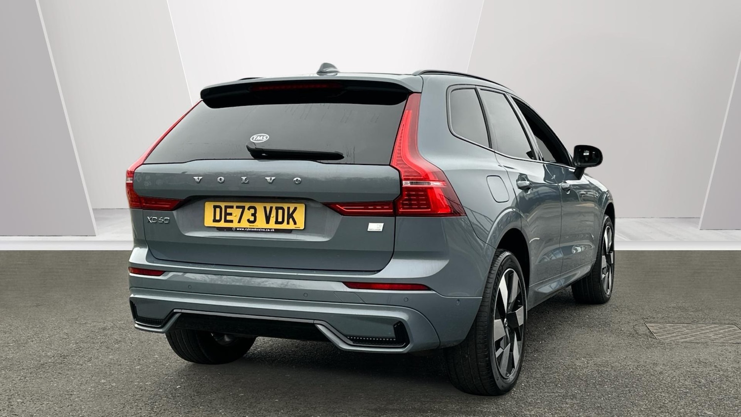 Used Volvo XC60 2023 for sale - 77672939: Photo 2