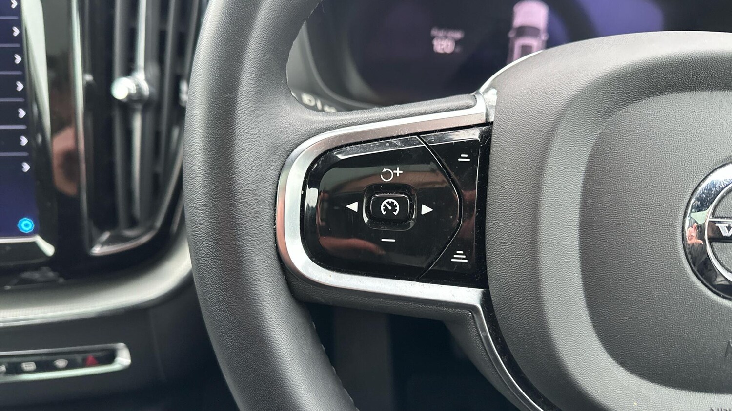 Used Volvo XC60 2023 for sale - 77672939: Photo 21