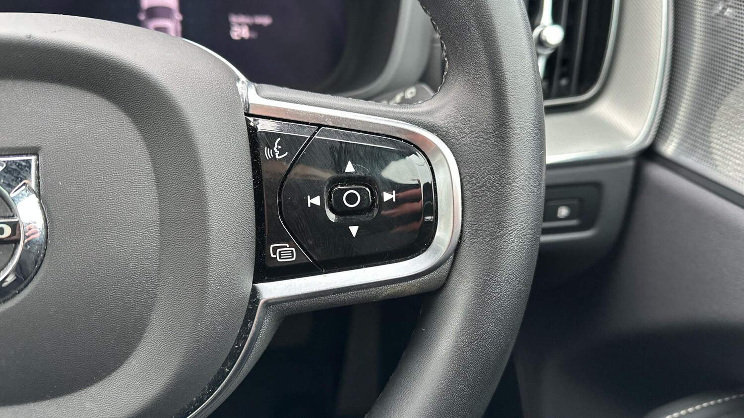 Used Volvo XC60 2023 for sale - 77672939: Photo 22