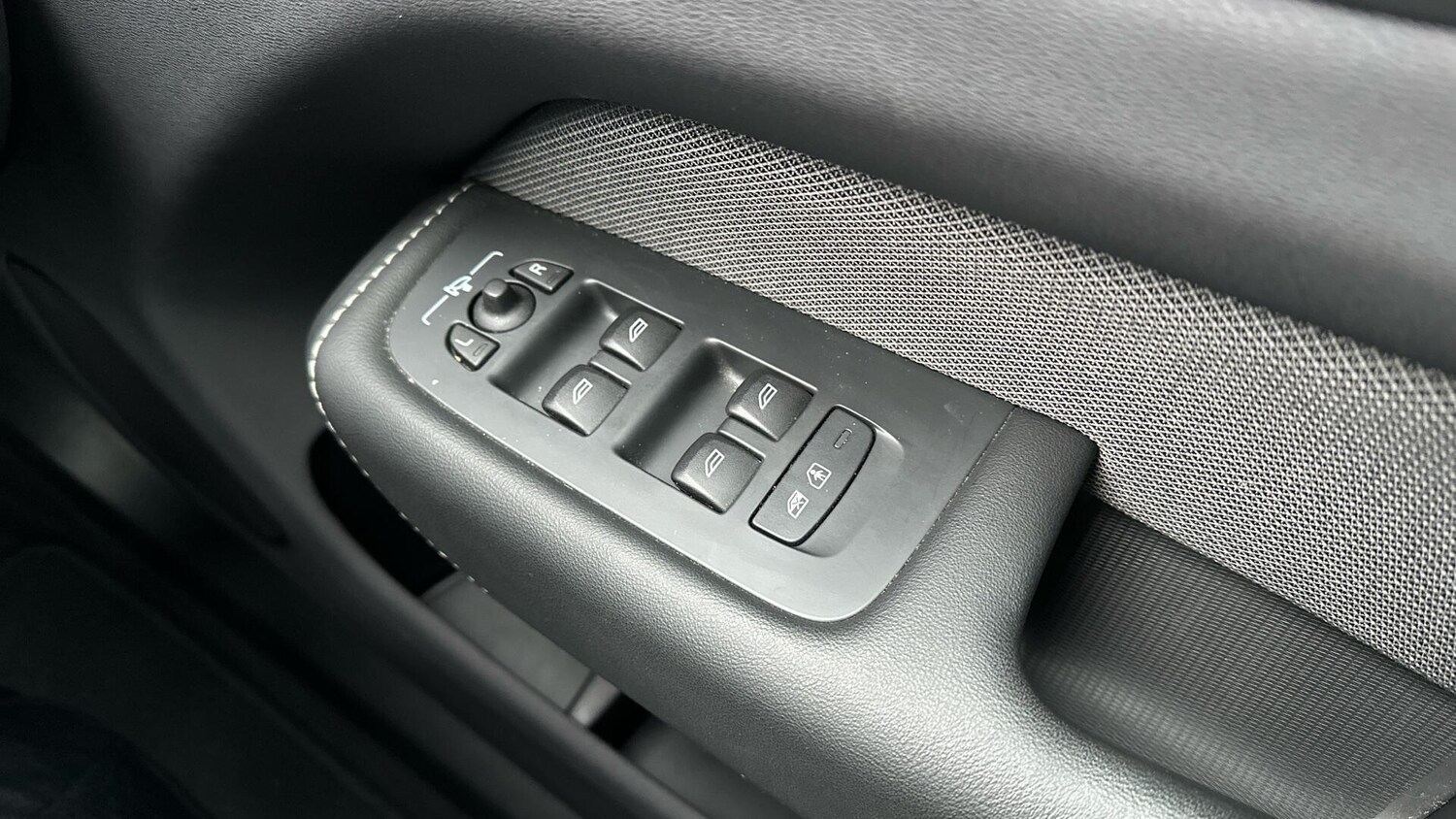 Used Volvo XC60 2023 for sale - 77672939: Photo 24