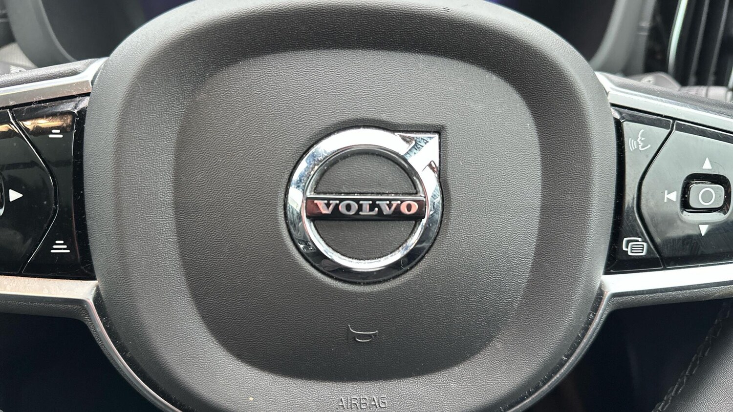 Used Volvo XC60 2023 for sale - 77672939: Photo 42