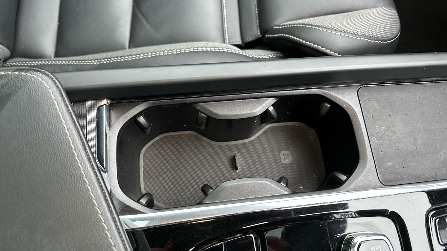 Used Volvo XC60 2023 for sale - 77672939: Photo 43