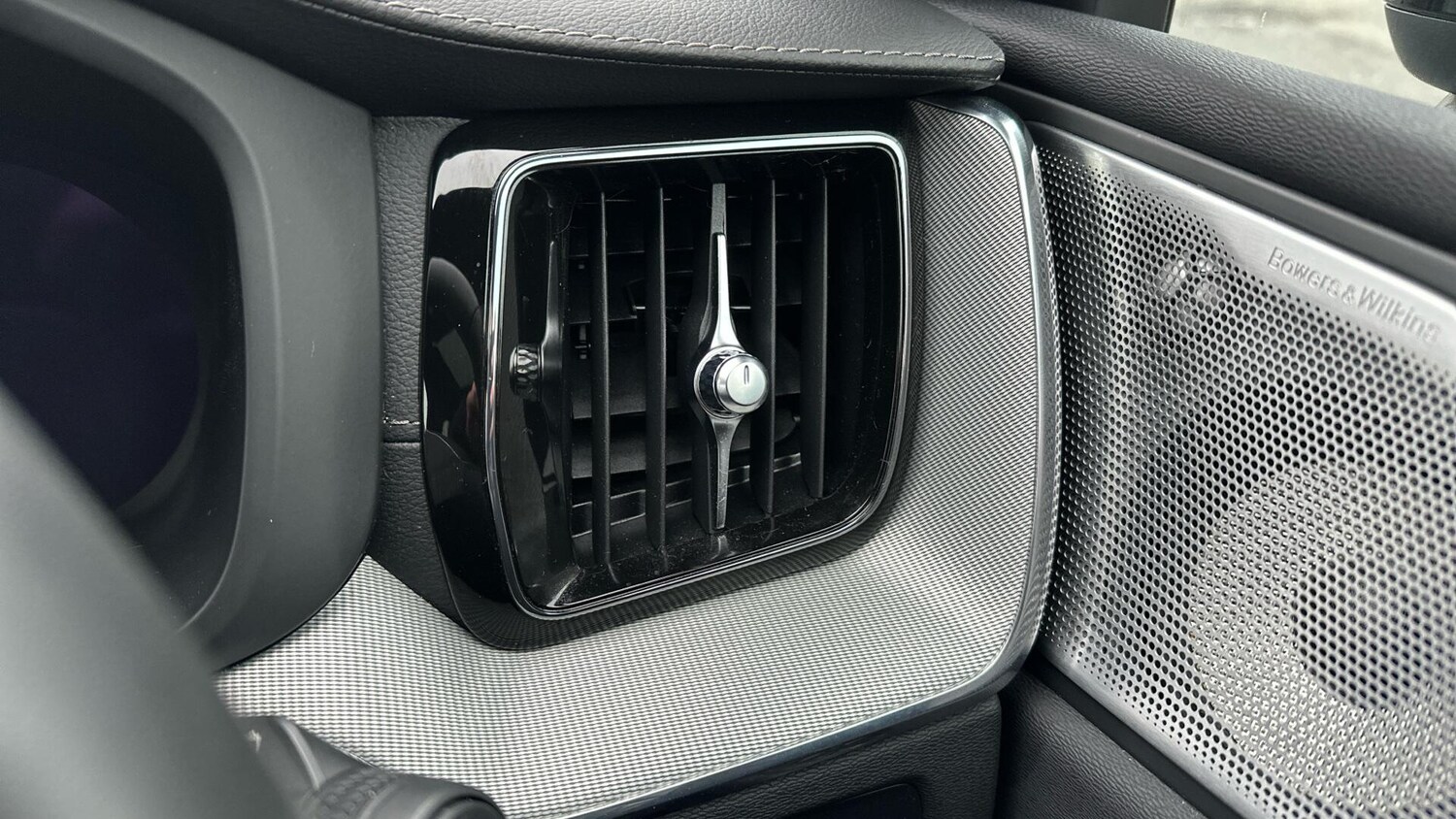 Used Volvo XC60 2023 for sale - 77672939: Photo 46