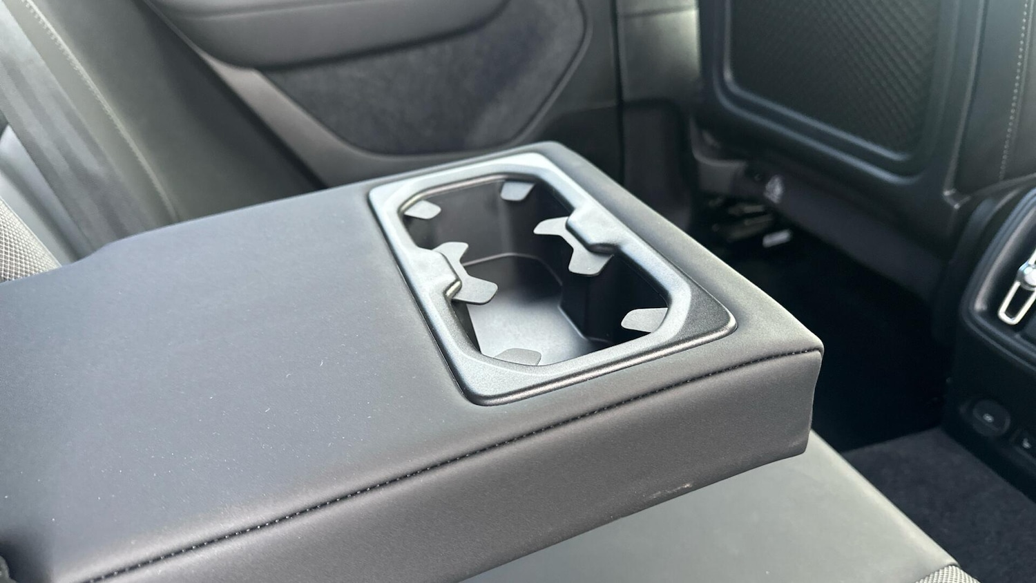 Used Volvo XC40 2022 for sale - 76336811: Photo 30