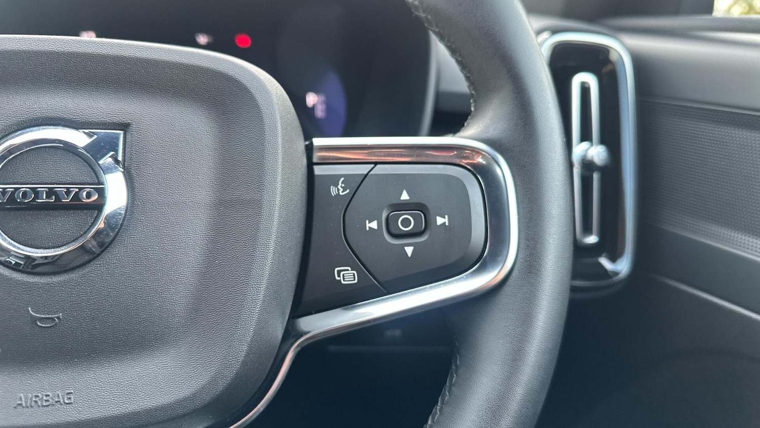 Used Volvo XC40 2022 for sale - 76336811: Photo 34