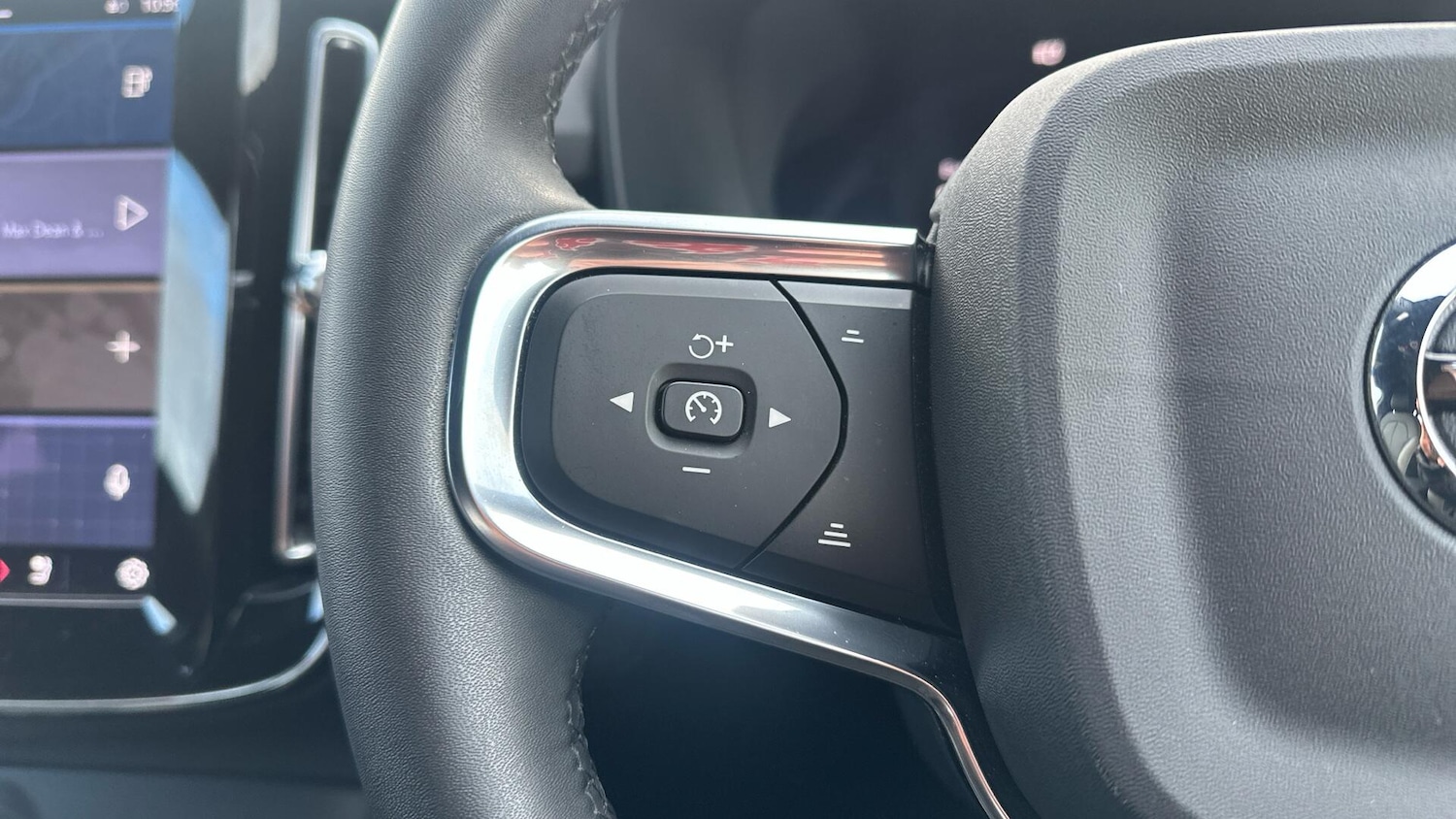 Used Volvo XC40 2022 for sale - 76336811: Photo 35