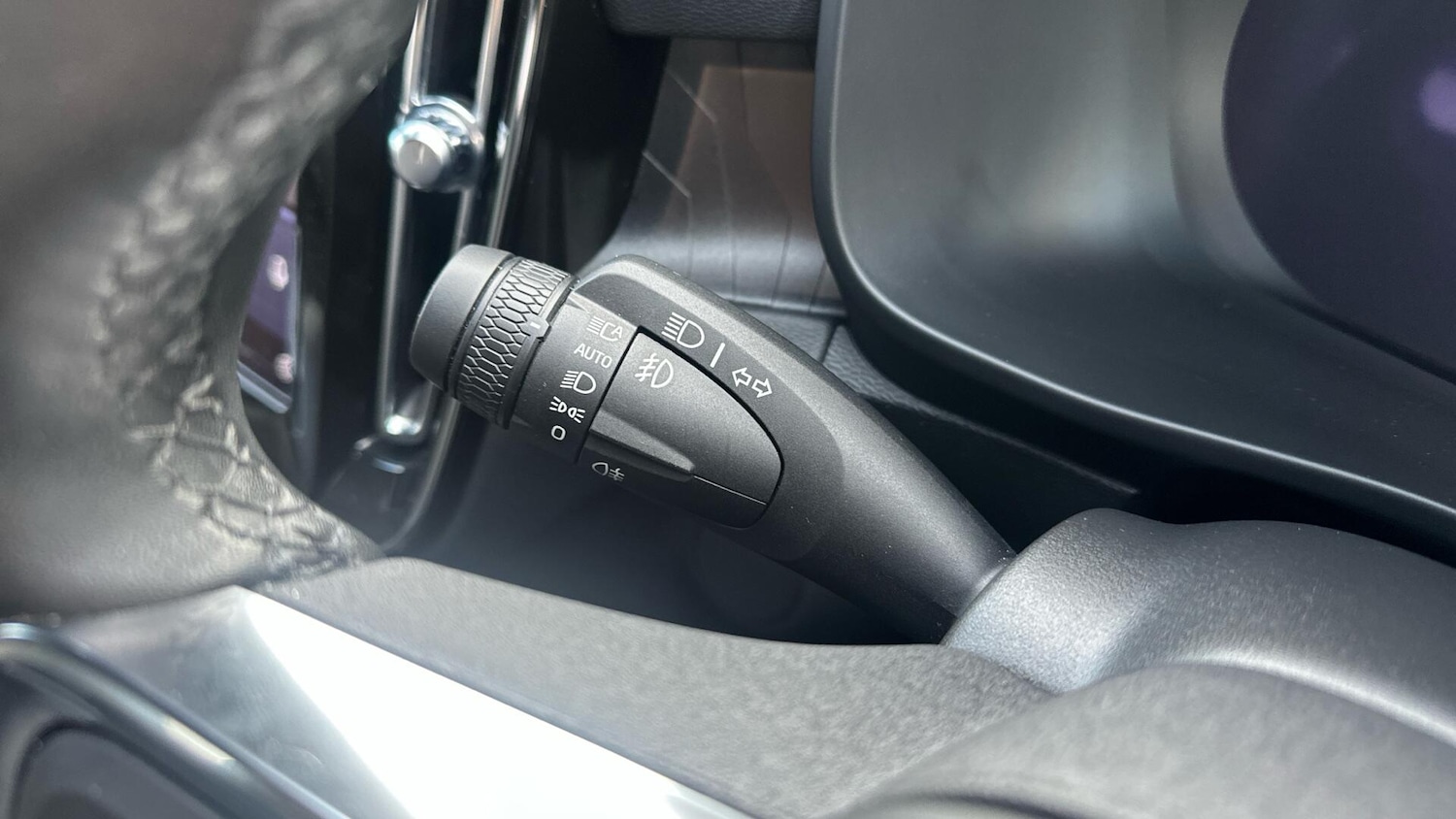 Used Volvo XC40 2022 for sale - 76336811: Photo 37