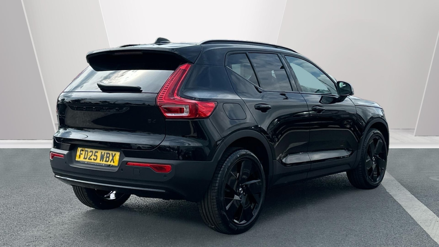 Used Volvo XC40 2025 for sale - 76336092: Photo 2