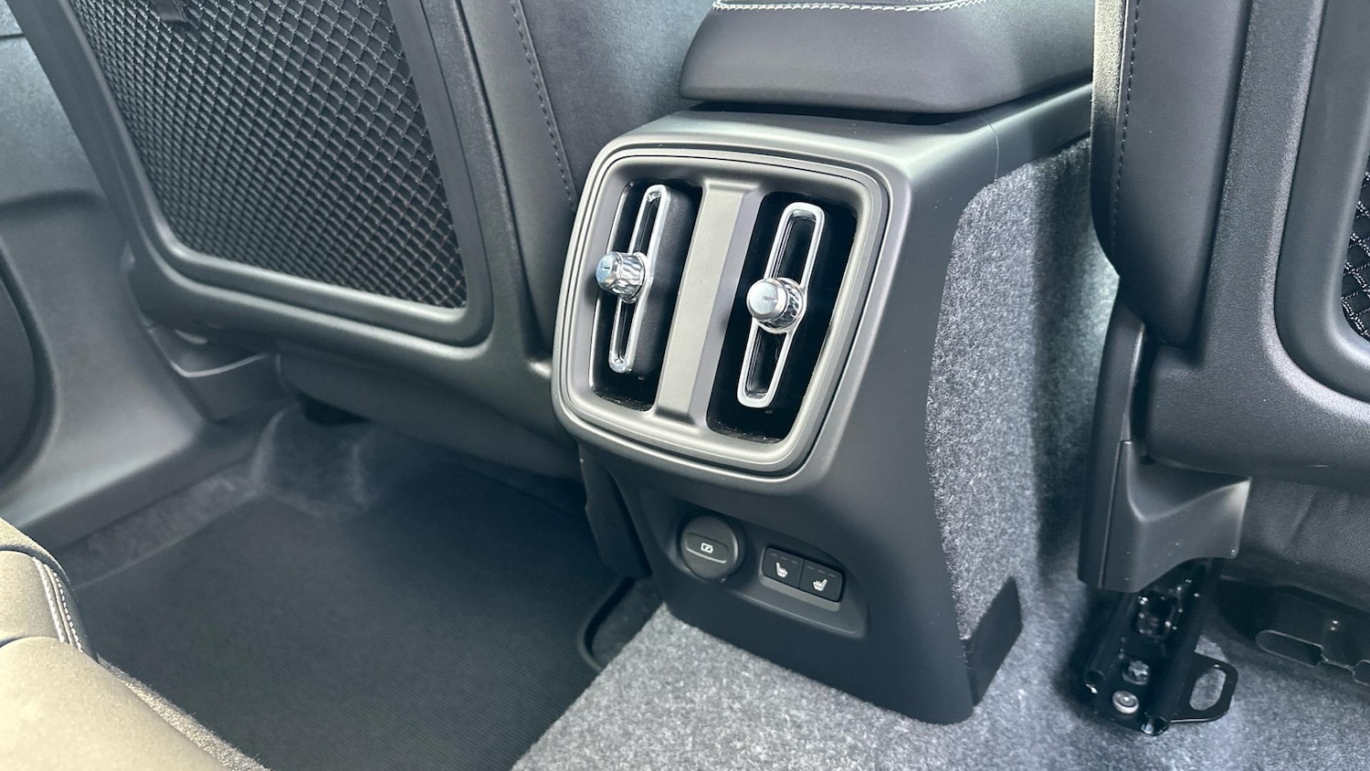 Used Volvo XC40 2025 for sale - 76336092: Photo 27