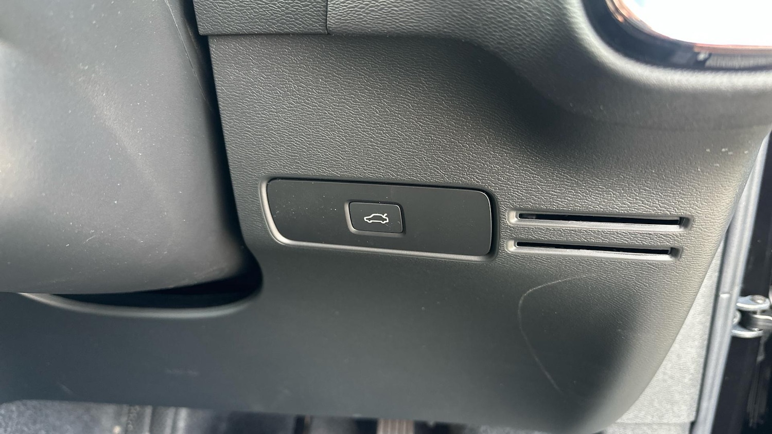 Used Volvo XC40 2025 for sale - 76336092: Photo 29