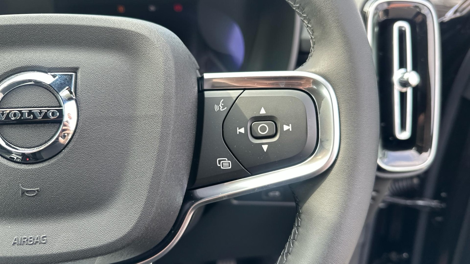 Used Volvo XC40 2025 for sale - 76336092: Photo 31