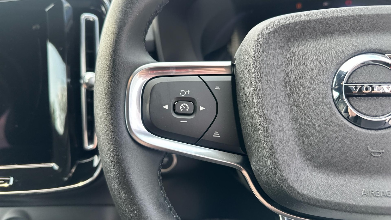 Used Volvo XC40 2025 for sale - 76336092: Photo 32