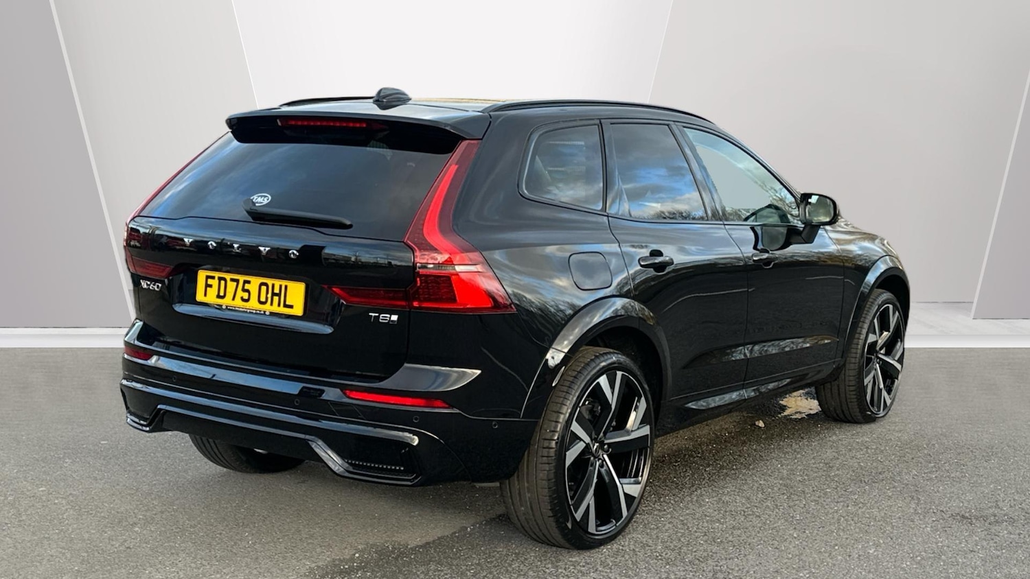 Used Volvo XC60 2025 for sale - 77040456: Photo 2