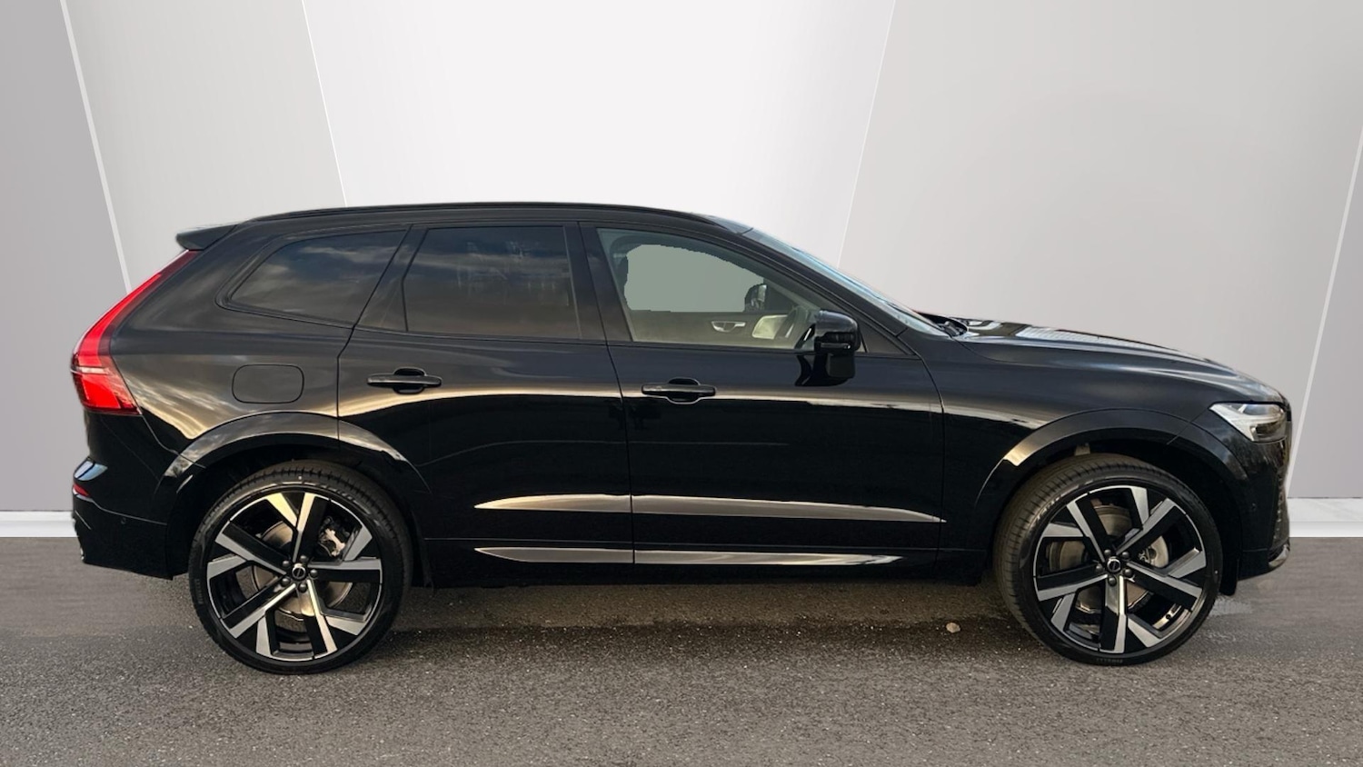 Used Volvo XC60 2025 for sale - 77040456: Photo 3