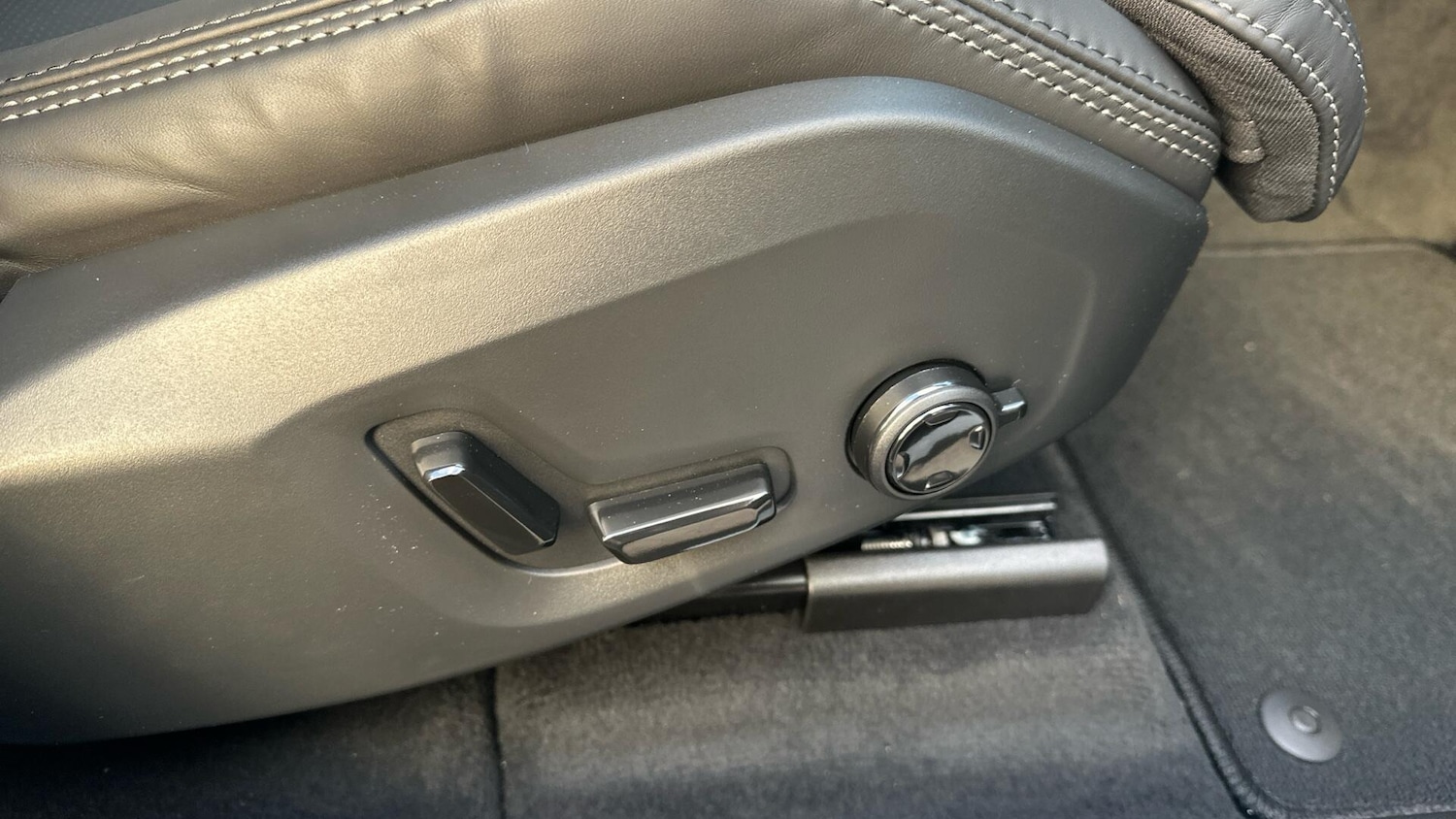 Used Volvo XC60 2025 for sale - 77040456: Photo 35