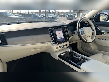 Used Volvo V90 2025 for sale - 76408850: Photo