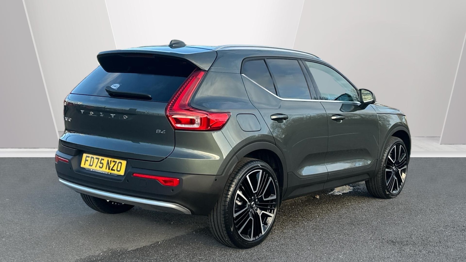 Used Volvo XC40 2025 for sale - 77040224: Photo 2