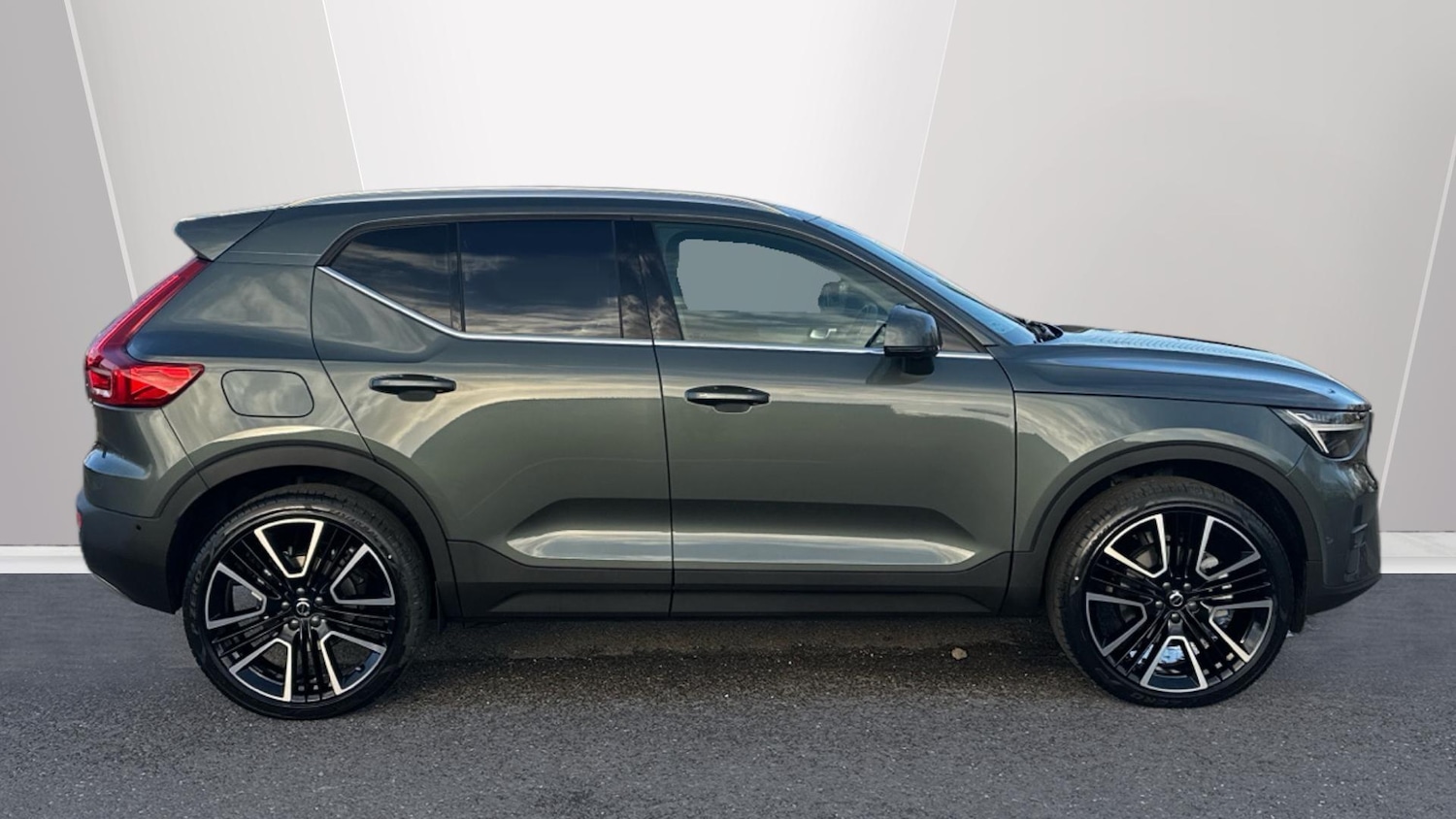 Used Volvo XC40 2025 for sale - 77040224: Photo 3
