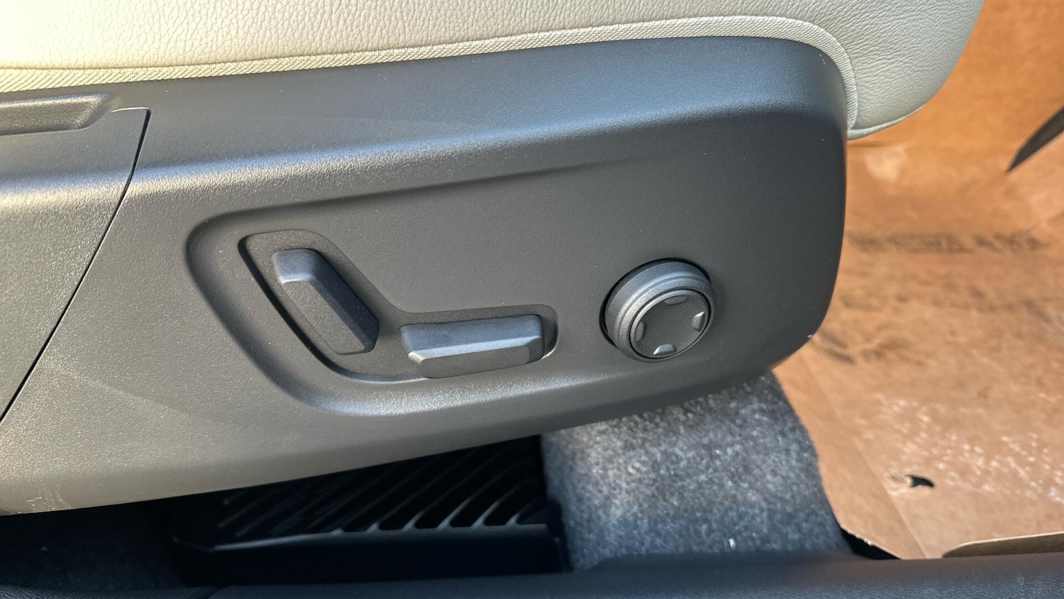 Used Volvo XC40 2025 for sale - 77040224: Photo 30