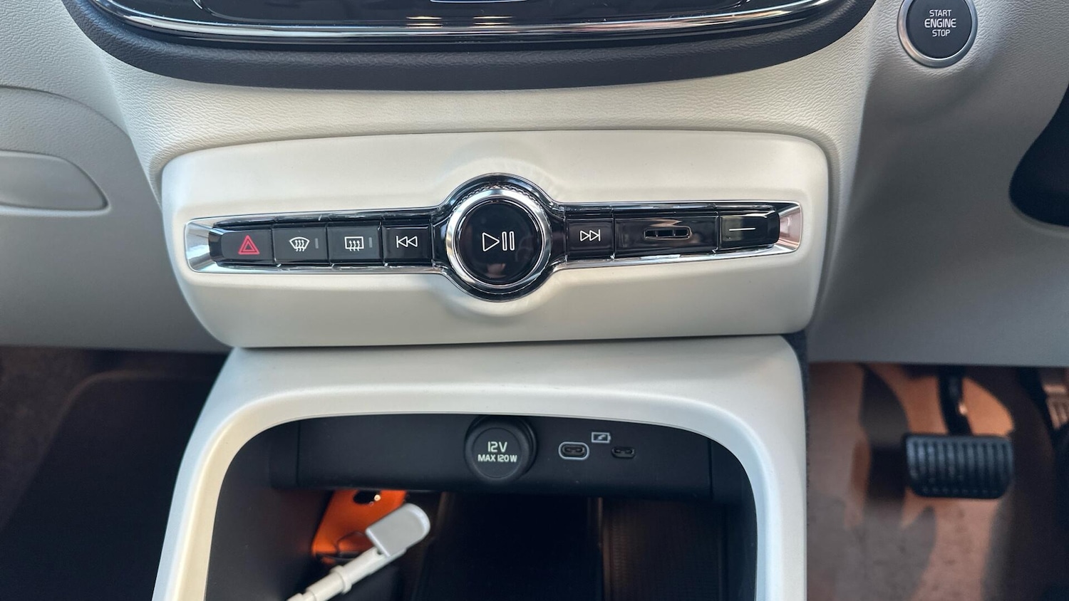 Used Volvo XC40 2025 for sale - 77040224: Photo 36